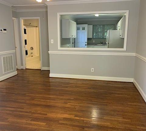 5th image of 105 Ashley Ave