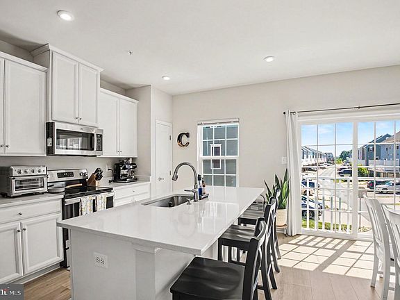 5th image of 282 Doctor Andrews Way