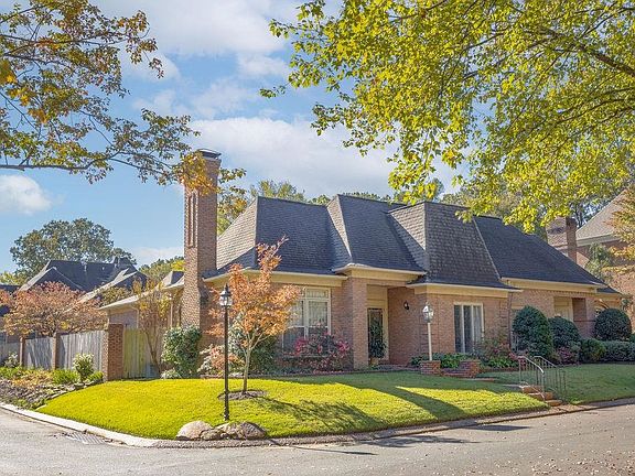 3rd image of 345 Greenway Pl