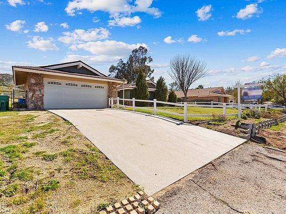 3rd image of 3993 Crestview Dr