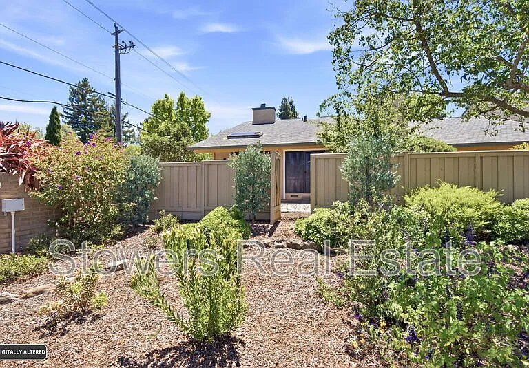 2033 Raphael Ct — Photo 39
