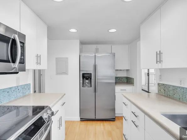 10430 NE 32nd Pl APT C202, Bellevue, WA 98004