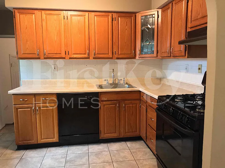 910 Claver Ln — Photo 6
