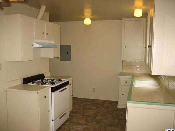 5th image of 2479 Florencita Ave