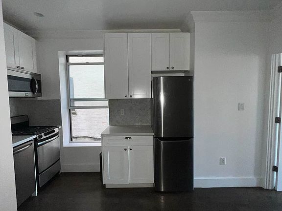 2nd image of 372 Lewis Ave #4