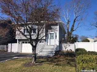 59 Udalia Rd, West Islip, NY 11795