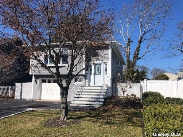 59 Udalia Road, West Islip, NY 11795