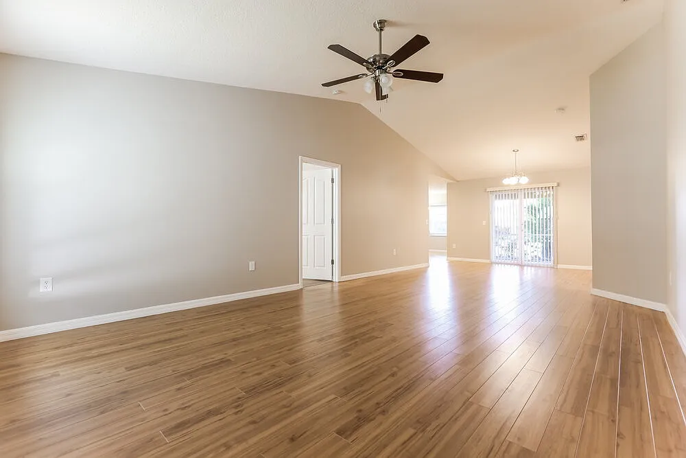 3 bed, 2.0 bath, 1609 sqft, $2,410 — Photo 3