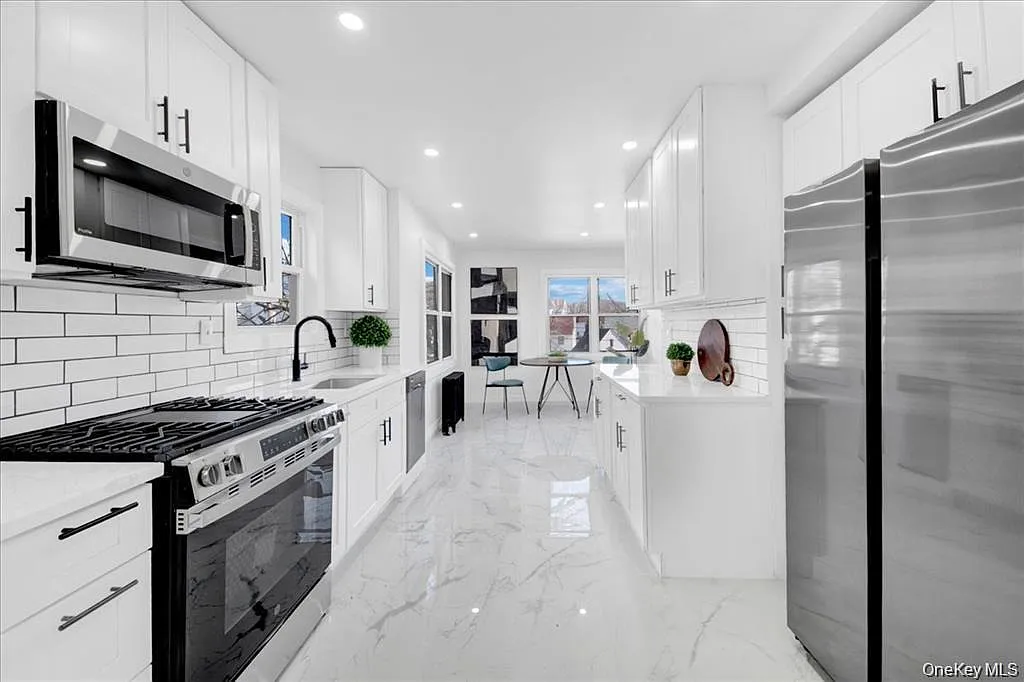 4 bed, 2.5 bath, 2000 sqft, $6,300 — Photo 3