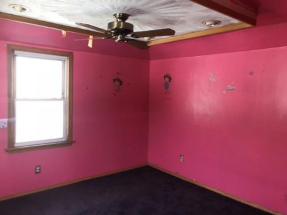 4th image of 436 Railroad St