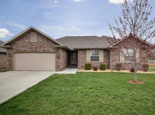 771 E Ozark Jubilee Dr, Nixa, MO 65714