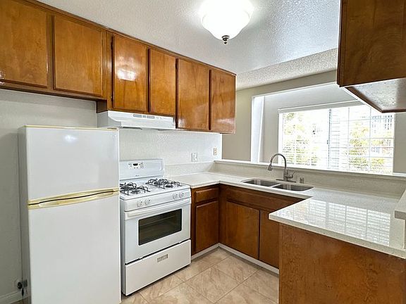 5th image of 1436 Obispo Ave APT 305