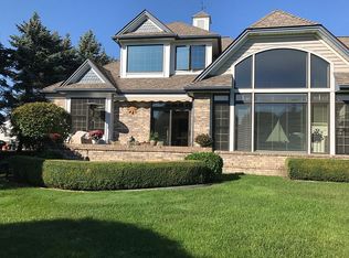 1512 Edison Shores Ln, Port Huron, MI 48060