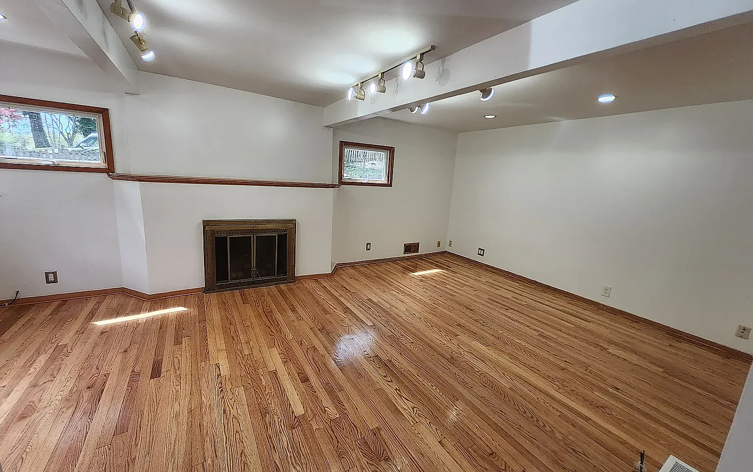 3 bed, 1260 sqft, $2,800 — Photo 3