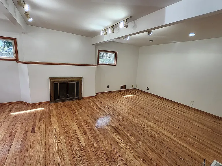 47 Park Ave — Photo 3