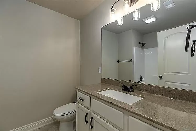 1905 Kenilworth Dr — Photo 17