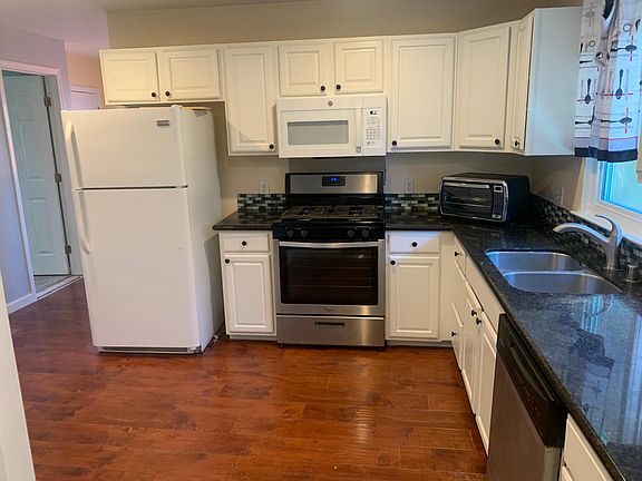 4th image of 3832 Lassen Dr