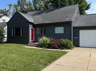 2757 Franklin Ave NE, Cedar Rapids, IA 52402