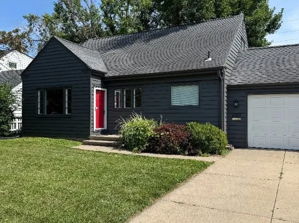 2757 Franklin Ave NE, Cedar Rapids, IA 52402