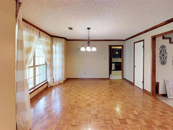 4th image of 11 Summer Ln