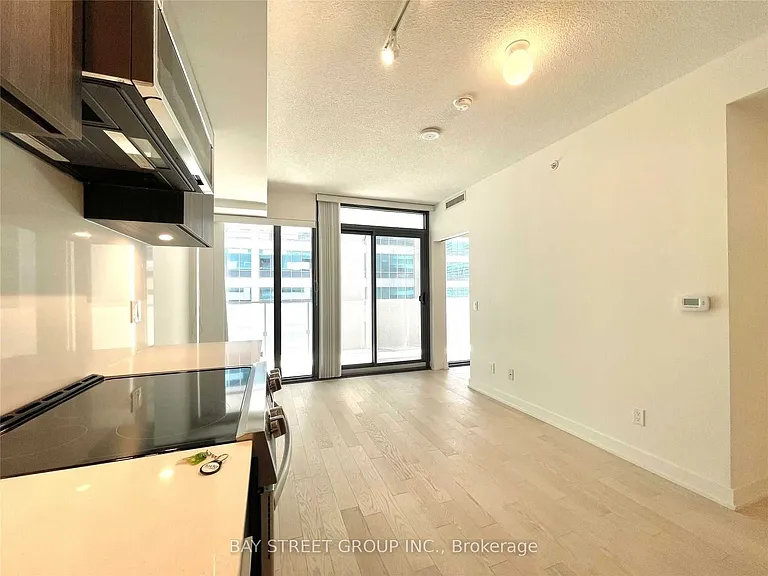 25 Richmond St E #804 — Photo 4