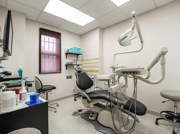 62-22 Myrtle Avenue image 12 of 16