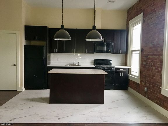 4th image of 518 S Main St #6