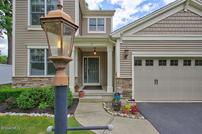 4th image of 7 McKenzie Way