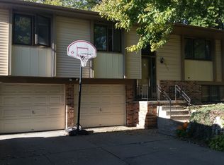 10623 O St, Omaha, NE 68127