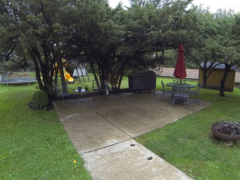 563 Janet Dr — Photo 11