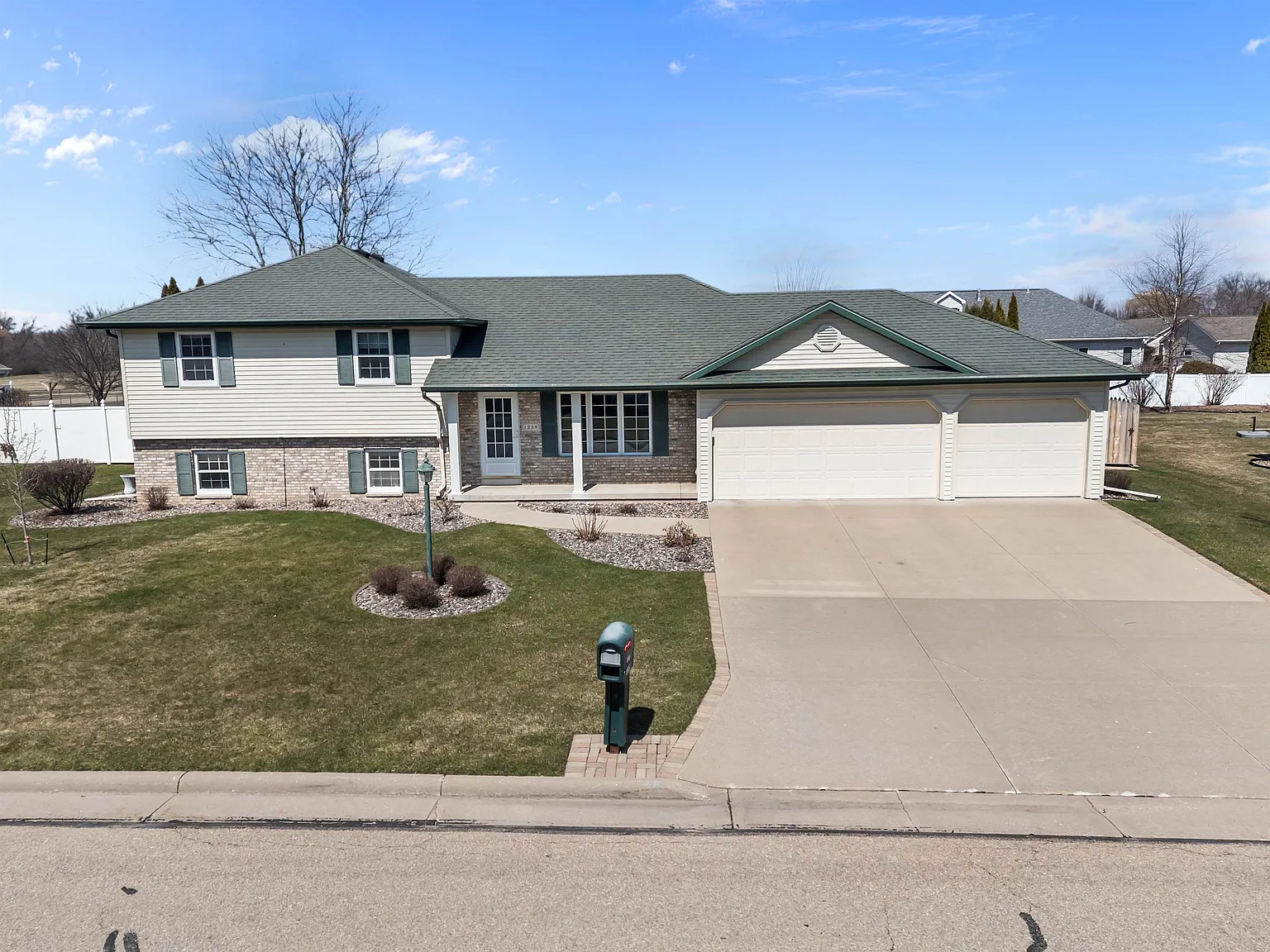 1239 Fawn Dr photo 1