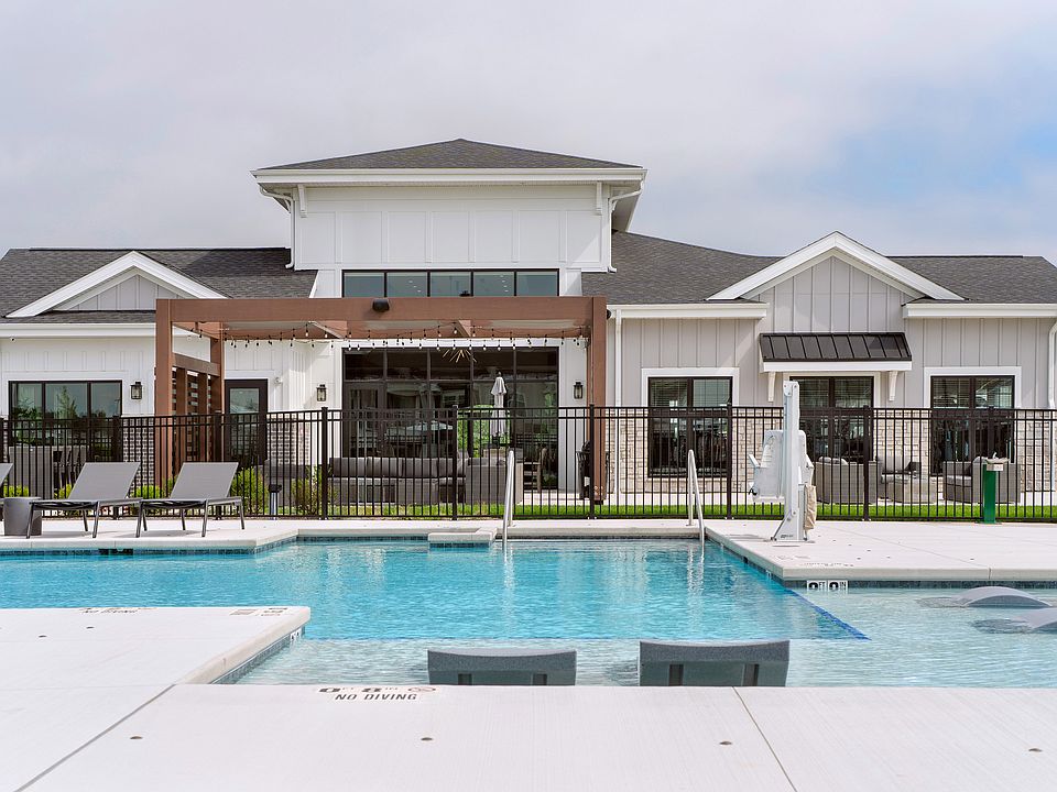 Seasons at Spring Street Resort-Style Pool