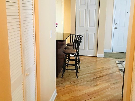 5th image of 2416 W Bryn Mawr Ave APT 2S
