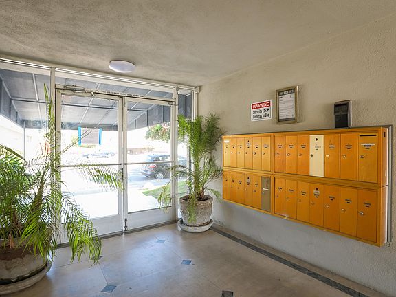 2nd image of 11922 Burbank Blvd #X