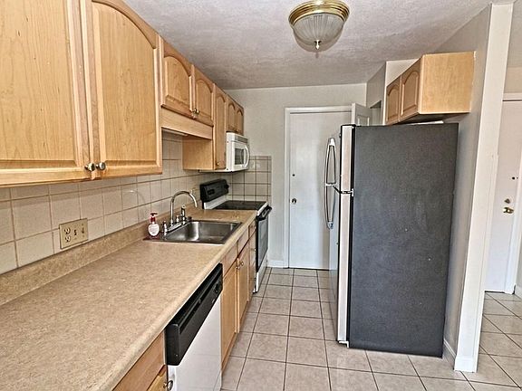5th image of 500 Governors Dr APT 35