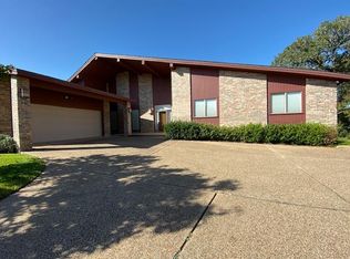 2709 Pinehurst Cir, Bryan, TX 77802