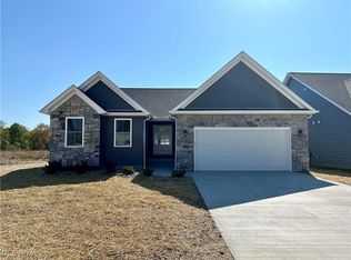 265 Potters Cir, Girard, OH 44420