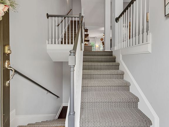 4th image of 1077 Woodbury Falls Dr