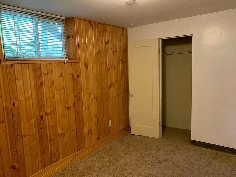 1422 W Oak St — Photo 14