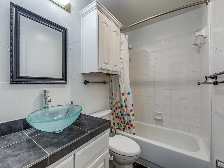 4684 Old Pond Dr — Photo 18