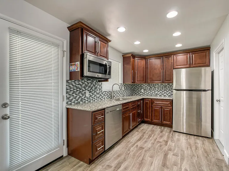 825 W Elna Rae St — Photo 8