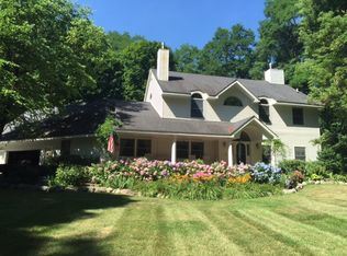 1640 S Hickory Ridge Trl, Milford, MI 48380