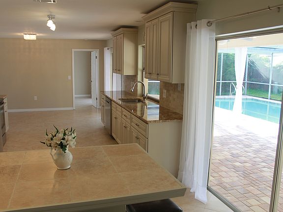 5th image of 1115 Pelican Pl