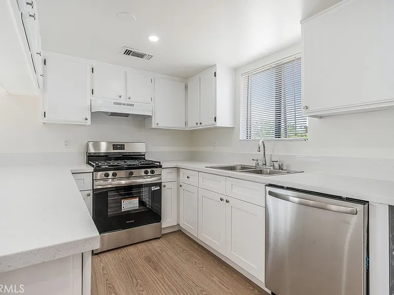 1129 Linden Ave #1 — Photo 11
