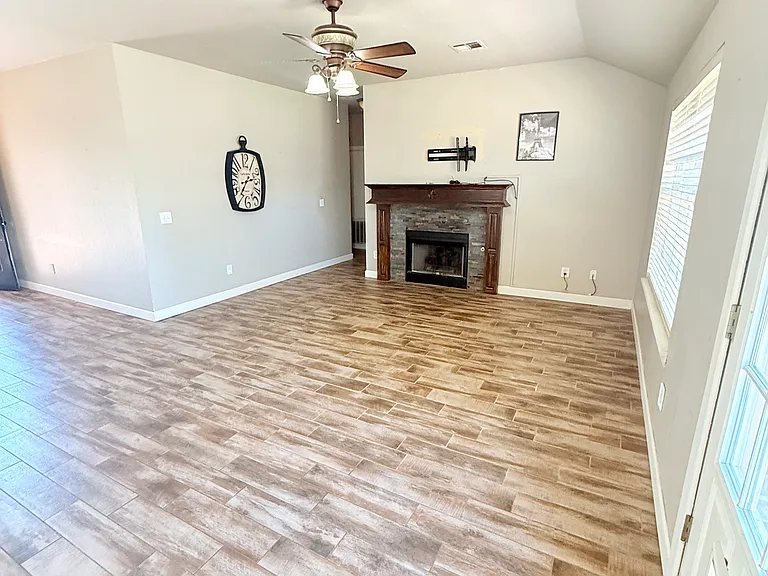 1801 Brittany Ln — Photo 14