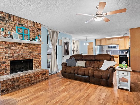 5th image of 405 SW Rand Dr