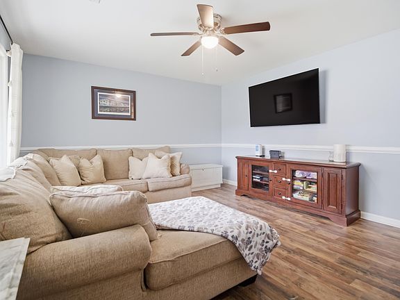 5th image of 123 Foxborough Rd