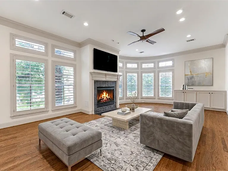 6302 Prague St — Photo 12