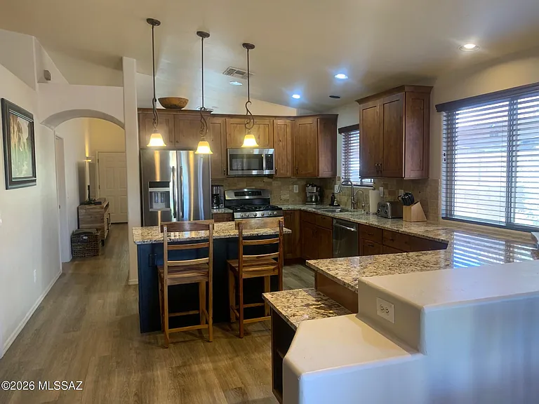 2514 E Petroglyph Ln — Photo 8