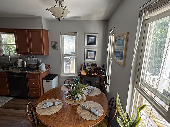 3rd image of 3761 Rockbridge Rd